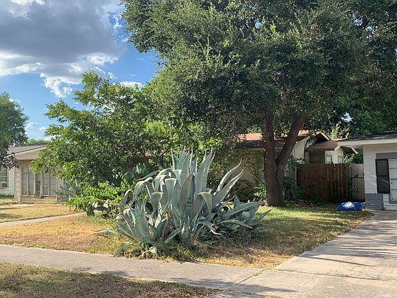 2nd image of 227 Edgebrook Ln