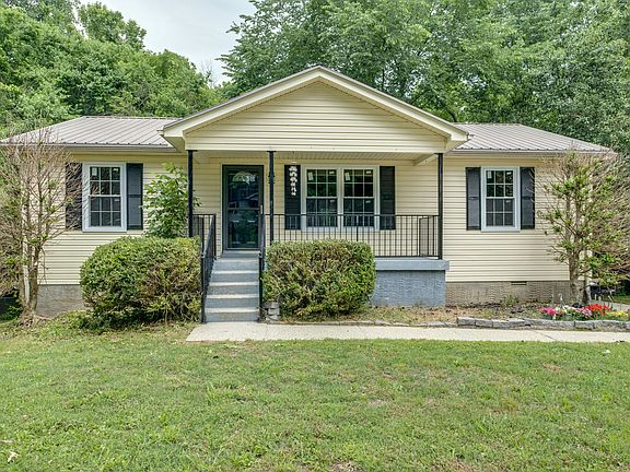 2nd image of 104 Hampton Dr