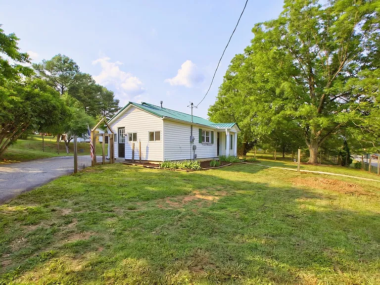 611 Holston Creek Church Rd — Photo 8