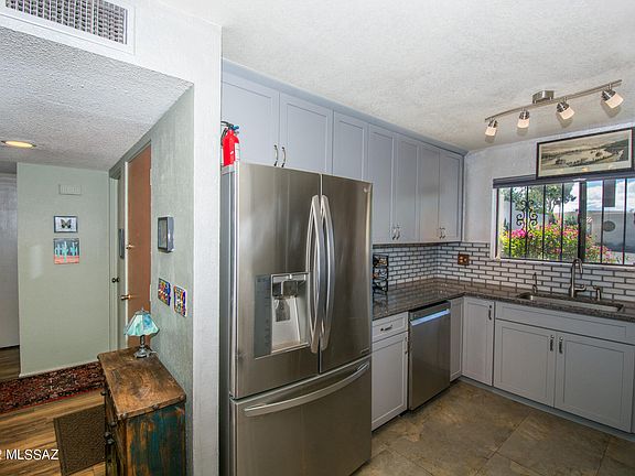 3rd image of 601 N Camino Alteza
