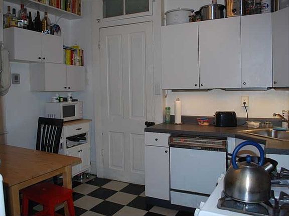4th image of 2126 Burdette St