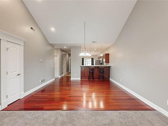 5th image of 3720 Charles St