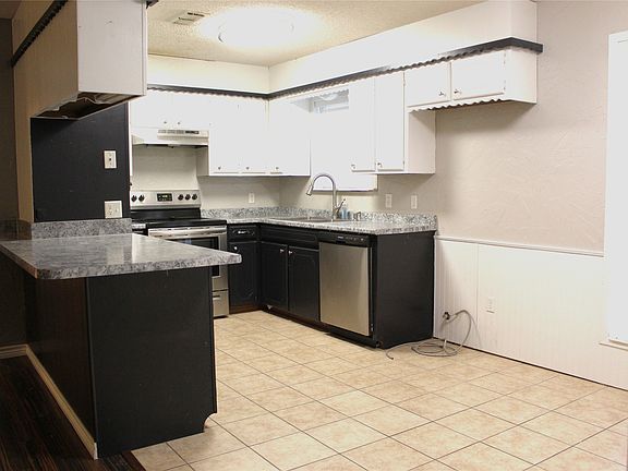 5th image of 425 Edwards Dr
