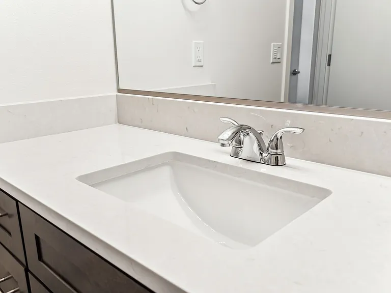 Midland Apartments — Photo 18