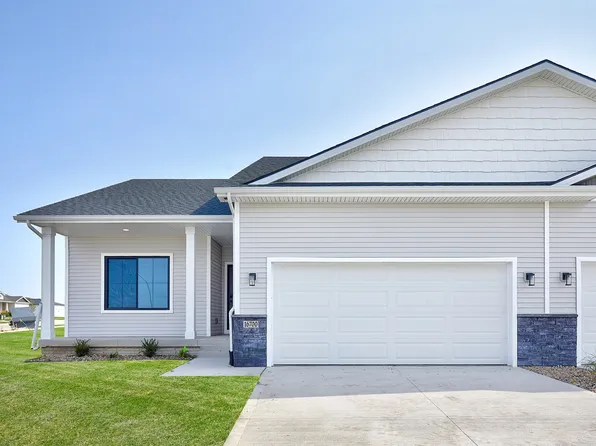 16700 Walnut Meadows Cir, Urbandale, IA 50323