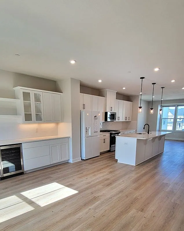 3 bed, 2.5 bath, 1864 sqft, $3,500 — Photo 2