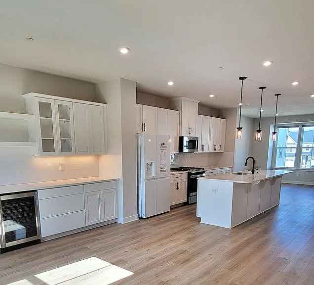 6700 Sycamore Way — Photo 2