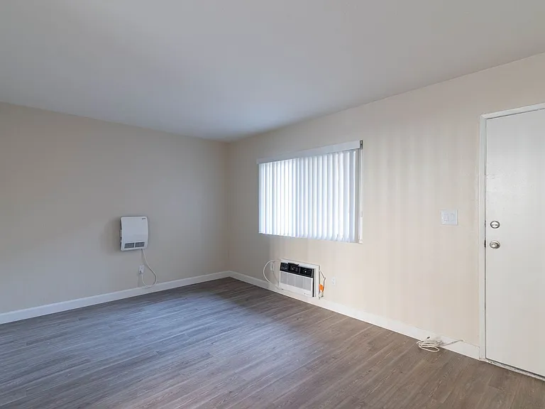 Linden Court Apartments — Photo 39