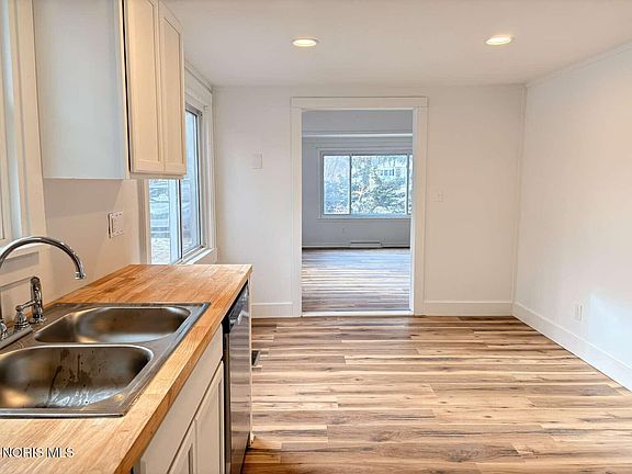 3rd image of 5228 Rowland Rd