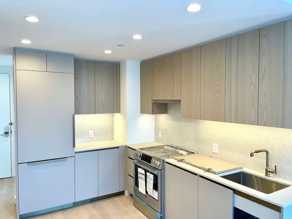 3 Court Square image 1 of 13