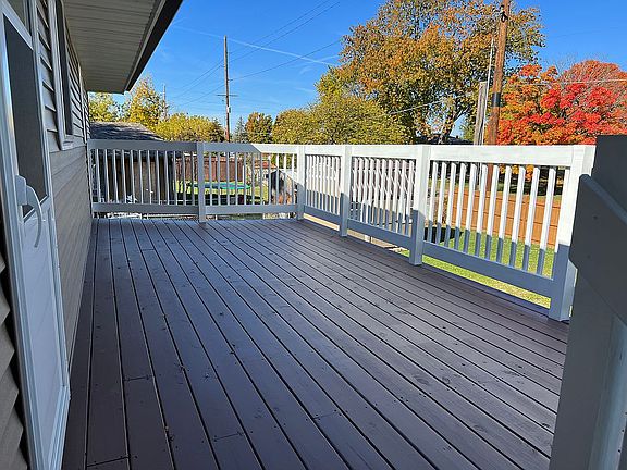 3rd image of 135 Cleveland Cir