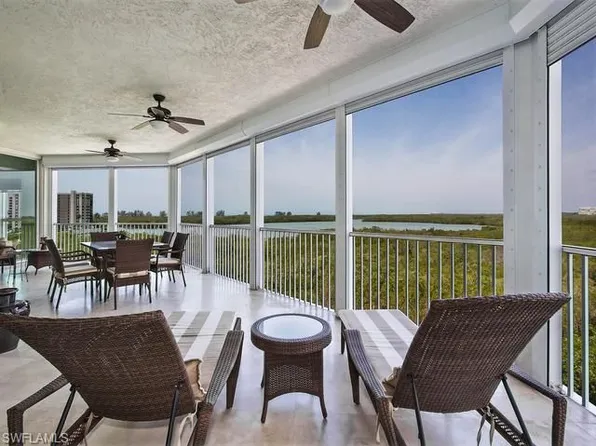 295 Grande Way APT 304, Naples, FL 34108