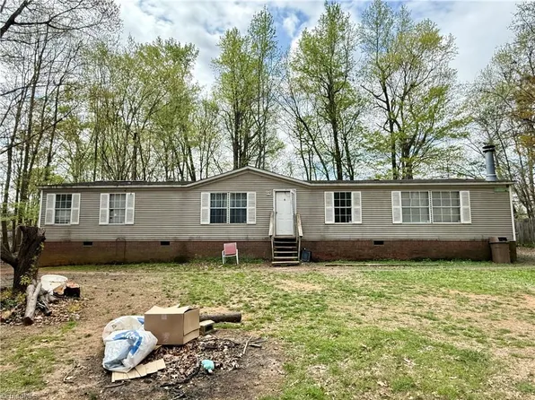 6557 Kerr Dr, Randleman, NC 27317