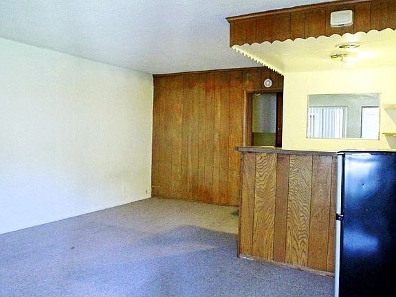 5th image of 818 W Huntington Dr APT 6