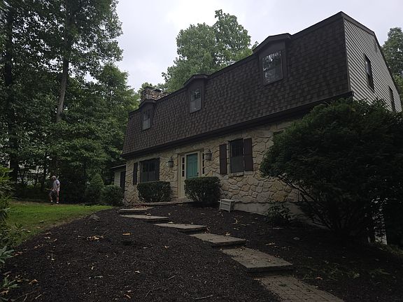 Walkway to front of home
