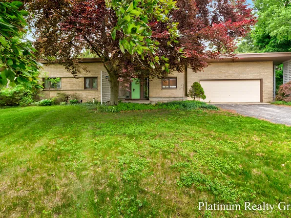 4199 Highland Dr, Fremont, MI 49412