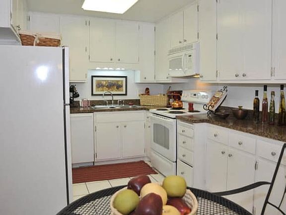 3rd image of 535 Lexington Pkwy S #3fbea687d