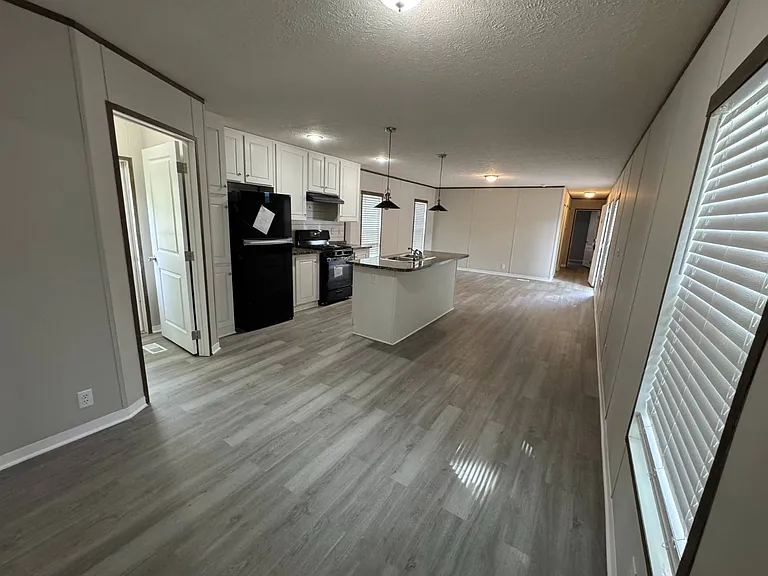 231 Bristol Dr — Photo 5