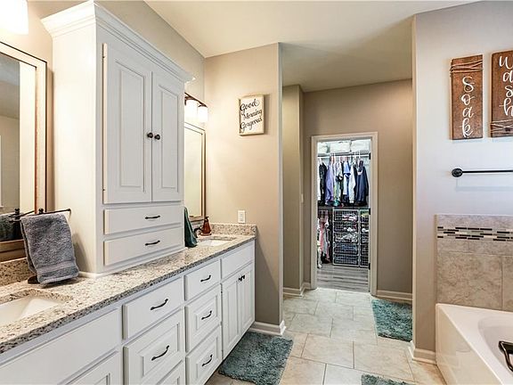 4th image of 31380 Sevenmill Dr