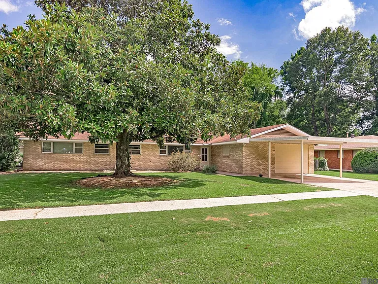 10180 Devonshire Dr — Photo 1