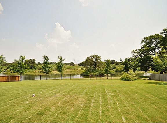 4th image of 903 Killian Dr