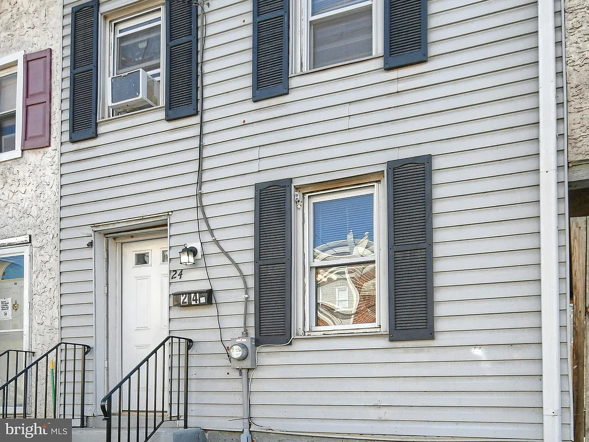 Building Photo - 24 W Front St