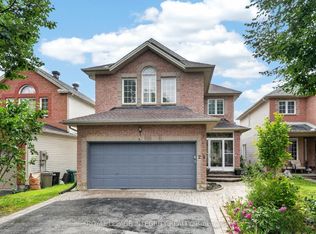 29 Nortoba Cres, Ottawa, ON K2T 1G9