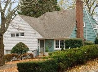 8 Revere Rd, Port Washington, NY 11050