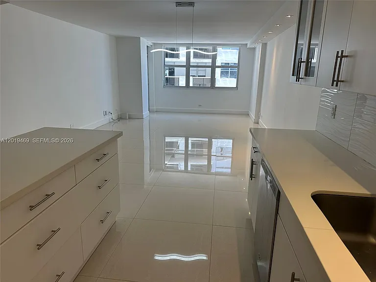 6039 Collins Ave #1221 — Photo 5