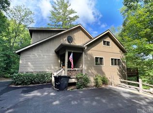 192 Springs Dr, Sapphire, NC 28774