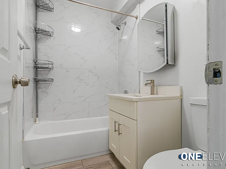 185 Woodpoint Rd #3 — Photo 4
