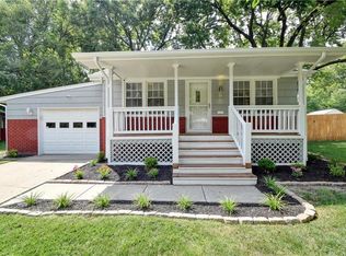 7630 Summit St, Kansas City, MO 64114