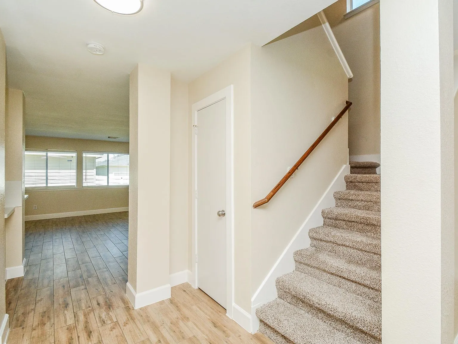 3 bed, 2.5 bath, 2124 sqft, $1,995 — Photo 4