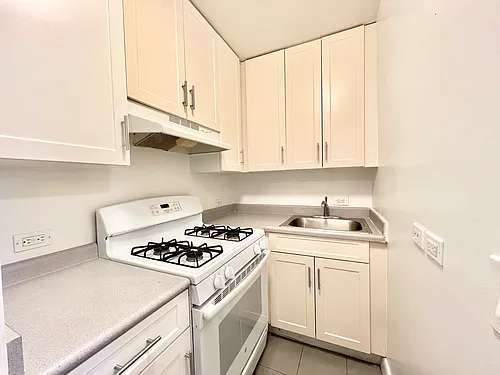 2812 Bragg St #1R Photo 1