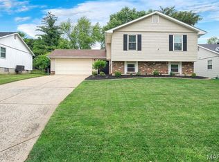 713 Greenridge Ln, Saint Peters, MO 63376