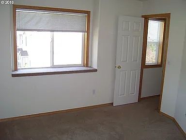 5th image of 139 SE Hogan Rd #139