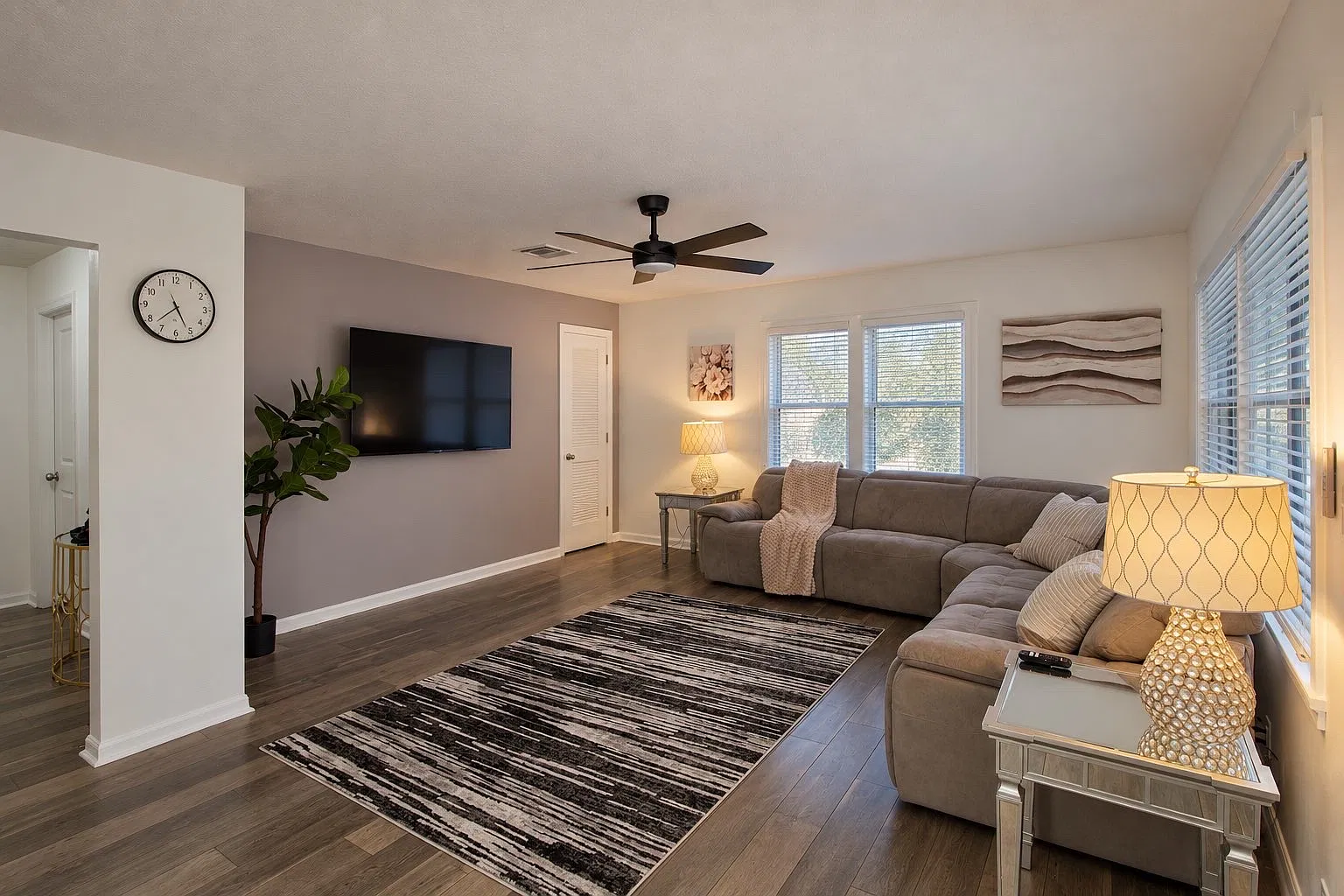 2 bed, 900 sqft, $2,350 — Photo 4
