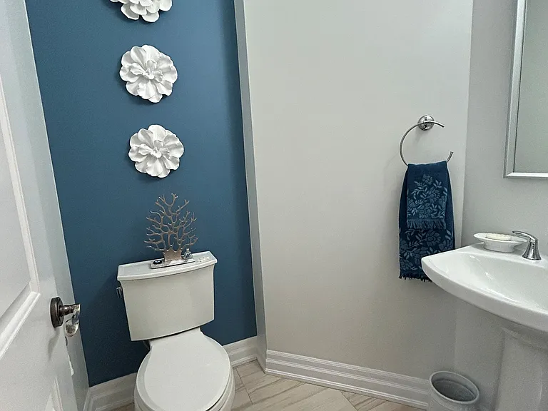 77 Robert Berry Cres — Photo 9
