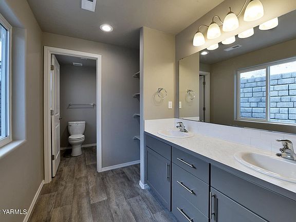 2nd image of 506 Chinook Winds Ln