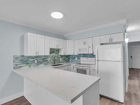 4th image of 300 Duck Key Dr APT 9