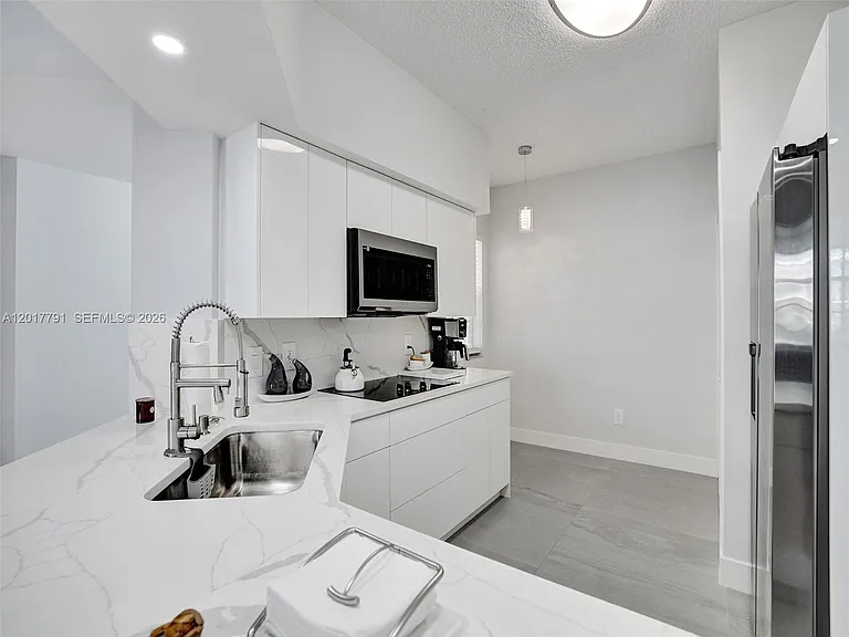 3245 NE 184th St #13305 — Photo 14