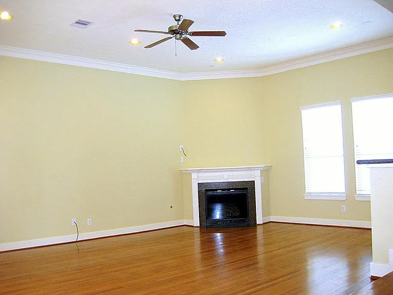 5734 Kansas St — Photo 12