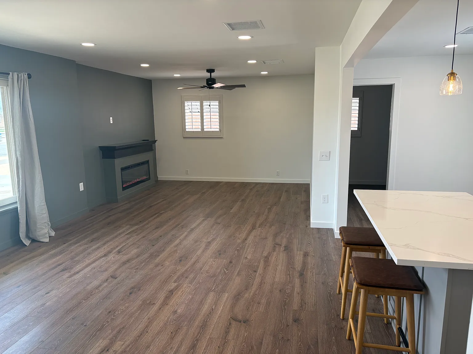 3 bed, 1.5 bath, 1300 sqft, $1,600 — Photo 3