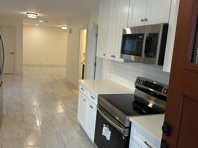65 Cox Ave — Photo 4
