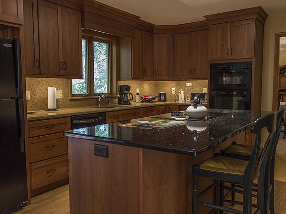 3rd image of 192 Gatewood Blvd