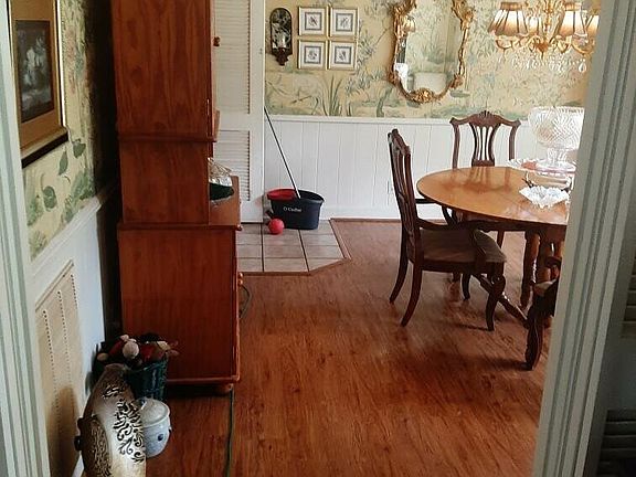 2nd image of 402 W 6th St