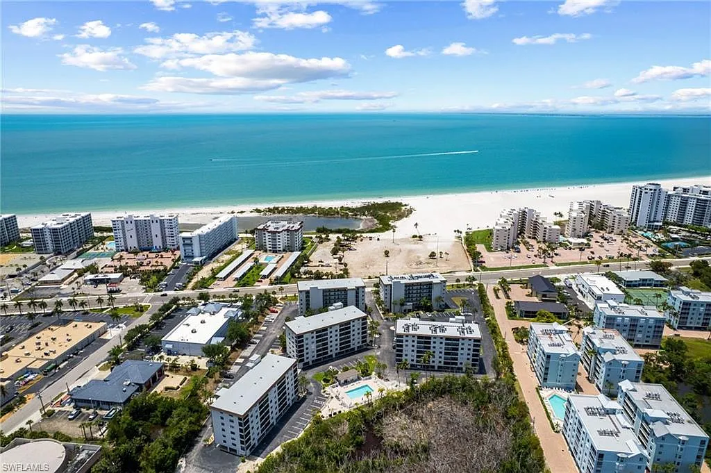 2 bed, 2.0 bath, 778 sqft, $4,500 — Photo 2