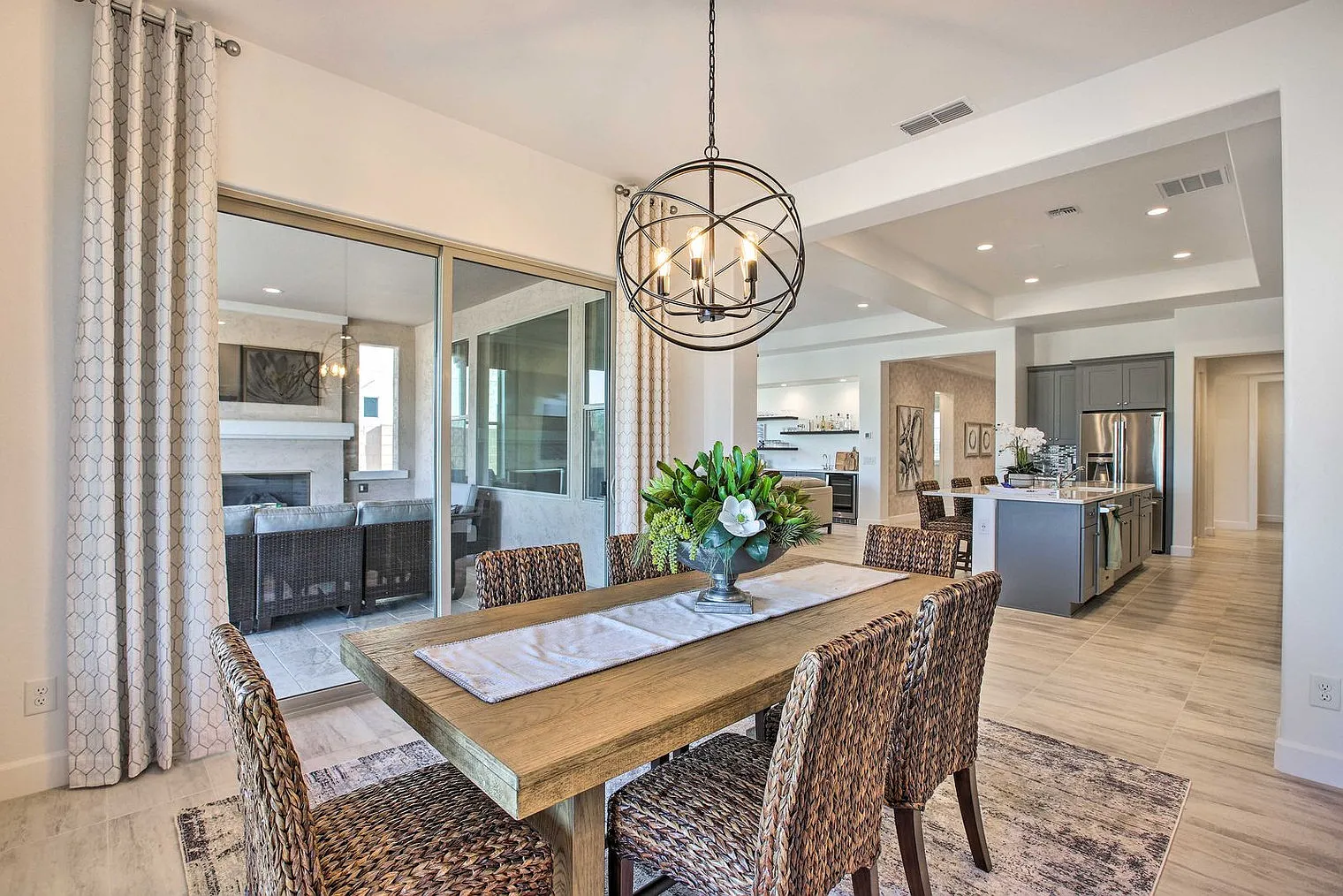 3 bed, 2.5 bath, 2690 sqft, $6,838 — Photo 4