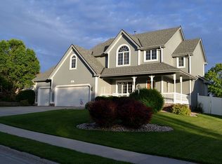 507 Fox Creek Ln, Papillion, NE 68046