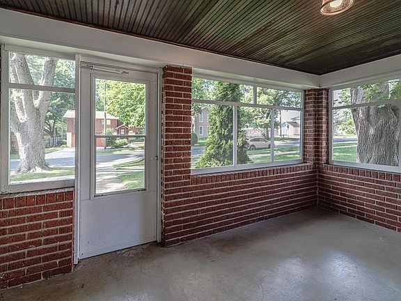5th image of 205 11th St E